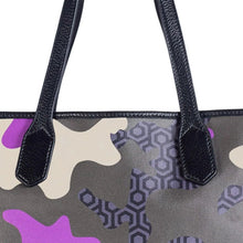 Load image into Gallery viewer, MISCHA JET SET TOTE - CAMO ORCHID - Leyouki
