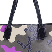 Load image into Gallery viewer, MISCHA JET SET TOTE - CAMO ORCHID - Leyouki