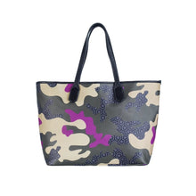 Load image into Gallery viewer, MISCHA JET SET TOTE - CAMO ORCHID - Leyouki