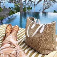 Load image into Gallery viewer, MISCHA JET SET TOTE - RATTAN - Leyouki
